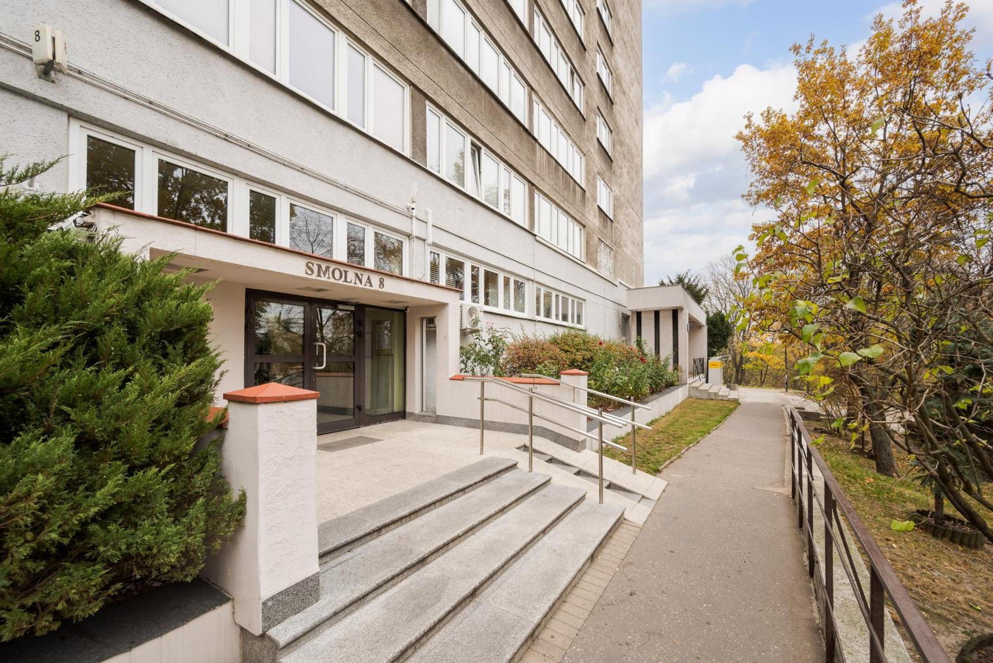 Butas Powisle Spacious